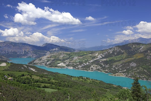 Le lac de Serre-Ponçon, Hautes-Alpes