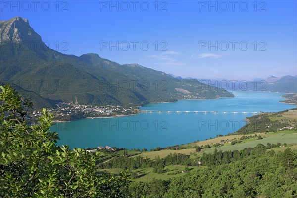Savines-le-Lac et Lac de Serre-Ponçon, Hautes-Alpes