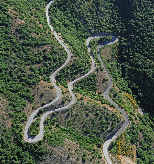 Zigzags on the slopes of the Massif de la Sainte-Baume