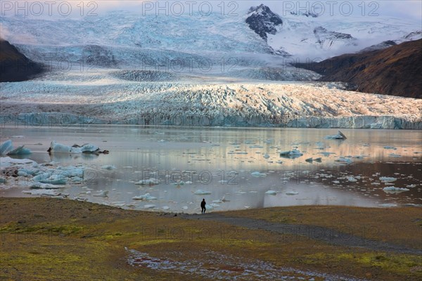 Islande, le glacier Breiðamerkurjökull et la lagune de Jökulsárlón