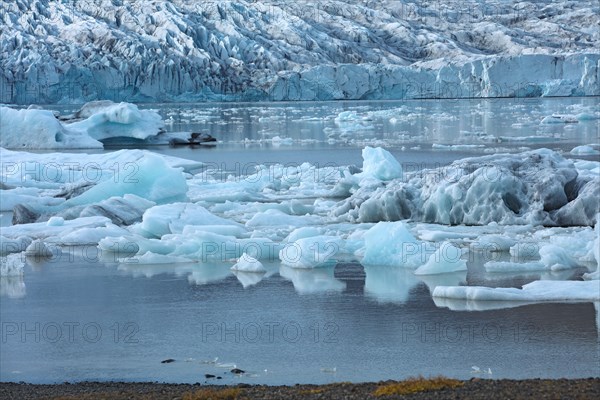 Islande, le glacier Breiðamerkurjökull et la lagune de Jökulsárlón