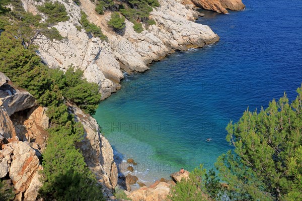 Rocky inlet of Erevine, Bouches-du-Rhône