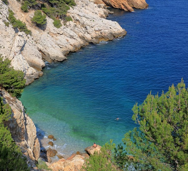 Rocky inlet of Erevine, Bouches-du-Rhône