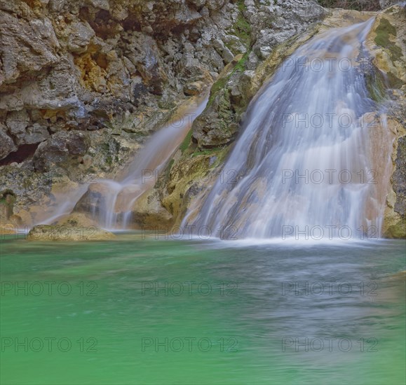 France, Gard(30) Navacelles, les Aiguières, cascades et cavités creusées par la rivière dans le lit du Valat de Séguissous / France, Gard , Navacelles, les Aiguières, waterfalls and cavities dug by the river in the bed of the Valat de Séguissous /