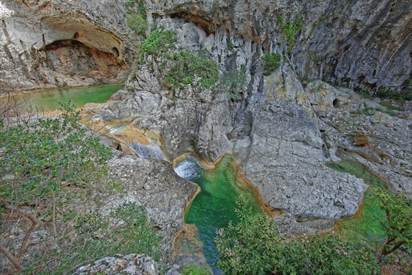 France, Gard(30) Navacelles, les Aiguières, cascades et cavités creusées par la rivière dans le lit du Valat de Séguissous / France, Gard , Navacelles, les Aiguières, waterfalls and cavities dug by the river in the bed of the Valat de Séguissous /