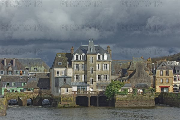 France, Finistère(29) Landerneau, le Pont de Rohan, Monument historique classé en 2022 / France, Finistère Landerneau, the Pont de Rohan, listed historic monument in 2022