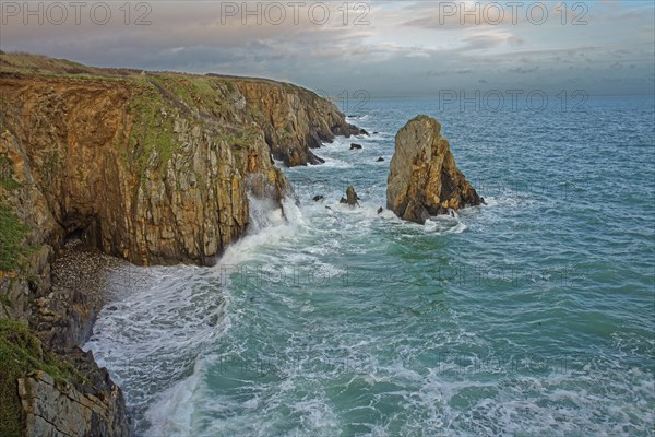 France, Finistère(29) Plougonvelin, le littoral vers la pointe Saint-Mathieu, les Rospects / France, Finistère Plougonvelin, the coast towards pointe Saint-Mathieu, les Rospects