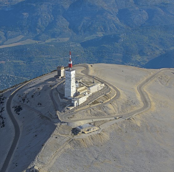 France,Vaucluse(84) Sommet du Mont ventoux et l'observatoire, (photo aérienne) /France, Vaucluse (84) Summit of Mount Ventoux and the observatory (aerial photo)