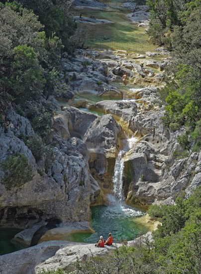 France, Gard(30) Navacelles, les Aiguières, cascades et cavités creusées par la rivière dans le lit du Valat de Séguissous / France, Gard , Navacelles, les Aiguières, waterfalls and cavities dug by the river in the bed of the Valat de Séguissous /