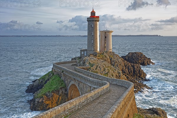 France, Finistère(29) Plouzané, le phare du Petit Minou à l'entrée de la rade de Brest / France, Finistère Plouzané, Petit Minou lighthouse at the entrance to Brest harbour