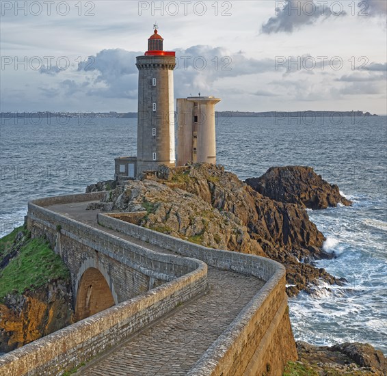 France, Finistère(29) Plouzané, le phare du Petit Minou à l'entrée de la rade de Brest / France, Finistère Plouzané, Petit Minou lighthouse at the entrance to Brest harbour