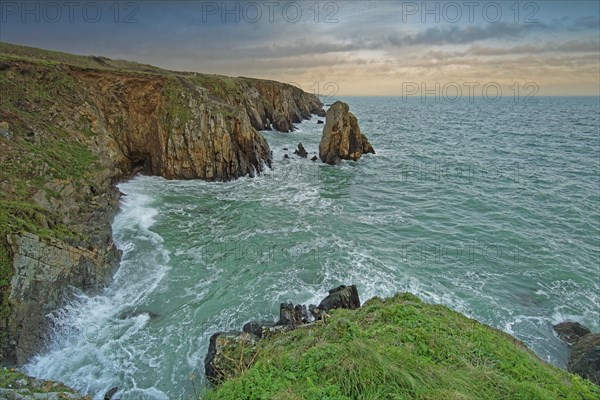 France, Finistère(29) Plougonvelin, le littoral vers la pointe Saint-Mathieu, les Rospects / France, Finistère Plougonvelin, the coast towards pointe Saint-Mathieu, les Rospects