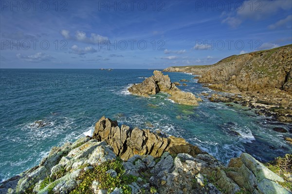 France, Finistère(29) Plouarzel, la pointe de Corsen, Cap Corsen, récifs et paysage côtier / France, Finistère Plouarzel, la pointe de Corsen, Cap Corsen, reefs and coastal landscape/