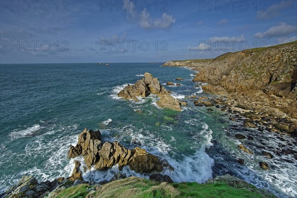 France, Finistère(29) Plouarzel, la pointe de Corsen, Cap Corsen, récifs et paysage côtier / France, Finistère Plouarzel, la pointe de Corsen, Cap Corsen, reefs and coastal landscape/