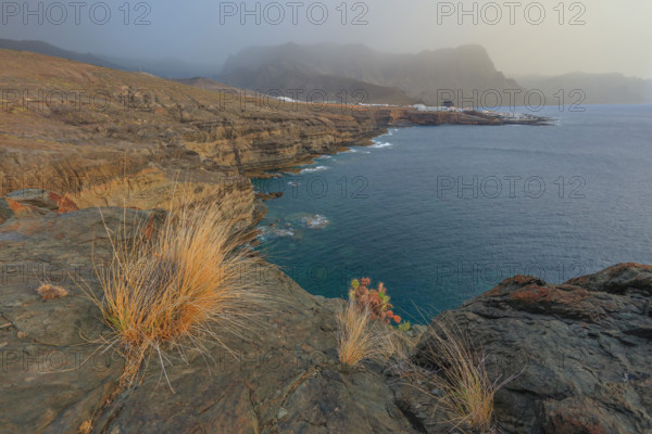 Espagne, Iles Canaries, Grande Canarie, Agaete, Puerto de Las Nieves vue depuis les falaises d'EI / Spain, Canary Islands, Gran Canaria, Agaete, Puerto de Las Nieves seen from the cliffs of EI