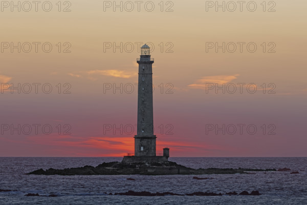 France, Manche (50) Auderville, le phare de la Hague au soleil couchant / France, Cotentin Auderville, the lighthouse of the Hague at sunset