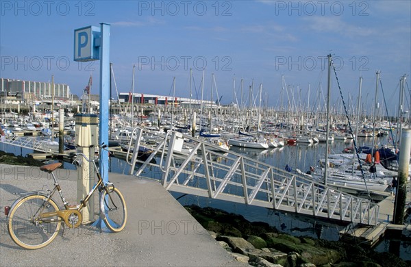 France, Normandie, Manche, Cotentin, Cherbourg, port Chantereyne, bateaux de plaisance, ponton, velo,