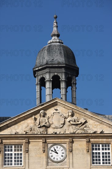 France, Normandie, calvados, caen, abbaye aux hommes, hotel de ville, mairie, fronton, tourelle, , Guillaume le Conquerant,