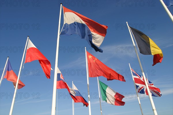 France: Normandie, calvados, caen, memorial pour la paix, drapeaux europeen, europe, patriotisme, pays,