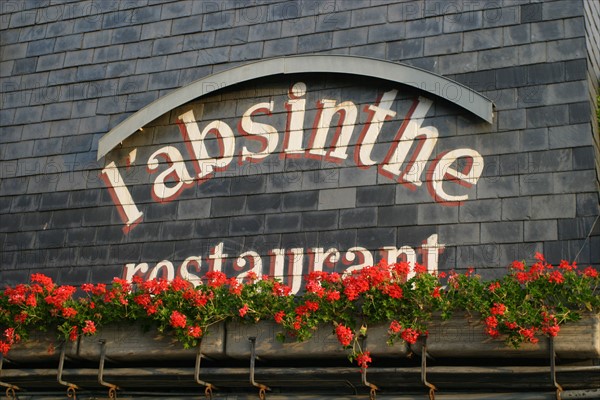 France, Basse Normandie, calvados, cote fleurie, Honfleur, restaurant l'absinthe, ardoises peintes, enseigne murale,