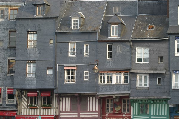 France, Normandie, calvados, Honfleur, le vieux bassin, maisons, ardoise,