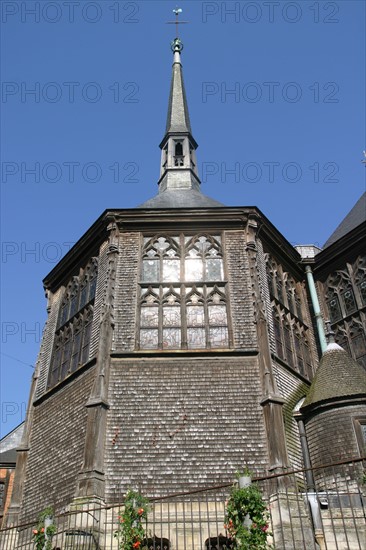 France, Basse Normandie, calvados, cote fleurie, Honfleur, chevet de l'eglise sainte catherine, bardage d'essentes de chataigner,