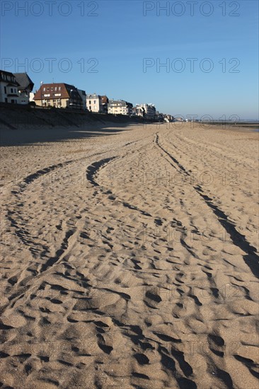 France, Basse Normandie, calvados, cabourg, plage, maree basse, effets de matieres avec le sable, maree basse, ondes,