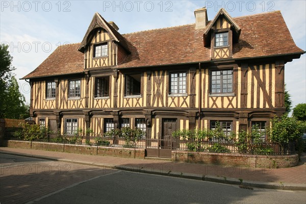 France, Basse Normandie, calvados, pays d'auge, beuvron en auge, maison a colombages, pans de bois, village,