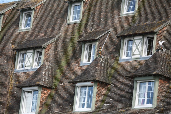 France, Basse Normandie, calvados, cote fleurie, deauville, hotel normandy, detail toit de tuiles, fenetres, lucarnes, luxe,