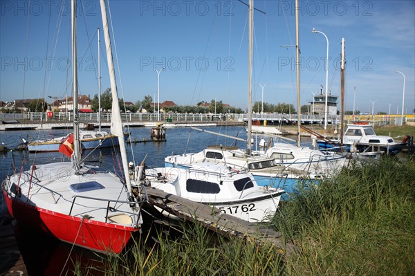 France, Basse Normandie, calvados, ouistreham, pontons, bateaux, coque, port de plaisance, voilier,