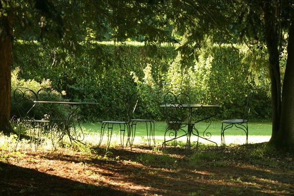 France, Normandie, Calvados, pays d'auge, cambremer, chateau Les Bruyeres, hotel restauurant, Chef Philippe Harfaux, petit salon de jardin,