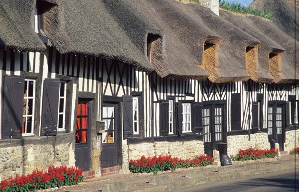 France, Normandie, Calvados, pays d'auge, tourgeville, chaumiere, maison, colombage, pans de bois, toiture de chaume,