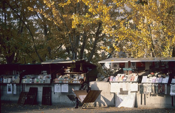 france, Paris 6e, bouquiniste
quai de montebello, livres anciens, bord de Seine,