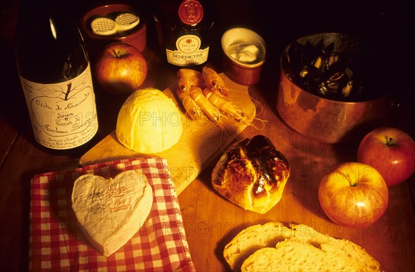 France, Normandie, Seine Maritime, gastronomie, cidre, fromage neufchatel, douillon aux pommes, benedictine, petits suisses, beurre,