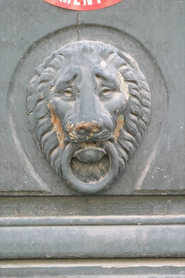 France, Haute Normandie, eure, pont audemer, rue Sadi Carnot, heurtoir de porte, detail, hotel particulier,