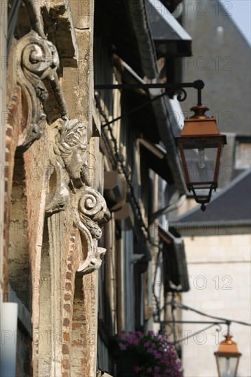 France, Haute Normandie, eure, pont audemer, rue Sadi Carnot, detail, hotel particulier, detail hotel particulier rue sadi carnot, sculpture, facade