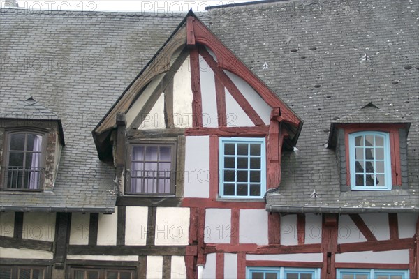 France, Haute Normandie, eure, pont audemer, rue Sadi Carnot, detail toiture, lucarnes, fenetres, maison, colombages, pans de bois, rue de la Republique