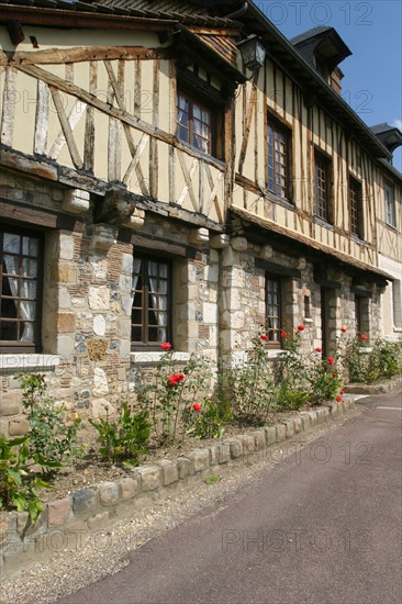 France, Haute Normandie, eure, le bec hellouin, maisons du village, colombage, pans de bois,