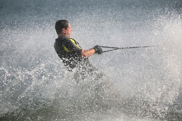 France, Haute Normandie, eure, etangs de la communaute de communes de pont audemer, plan d'eau, club nautique de Toutainville (etangs de pont audemer) Ski nautique jean marie Nedeau (president du club)