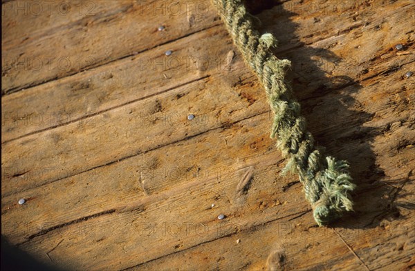 France, Normandie, Calvados, trouville sur mer, port de peche, cordage sur un plancher en bois d'un chalutier,