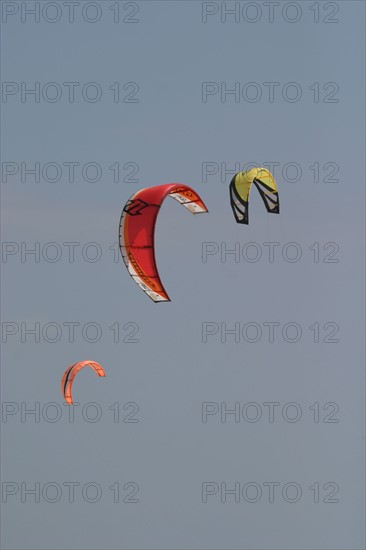 France, Basse Normandie, Manche, Cotentin, plage de Coutainville, sports de glisse, kite surf, cerf volant, mer,