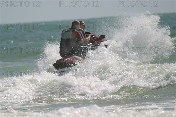 France, Basse Normandie, Manche, Cotentin, plage de Coutainville, sports de glisse, kite surf, cerf volant, mer,