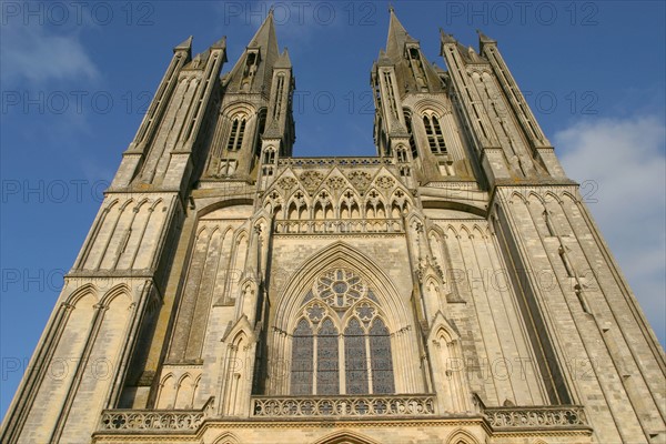 France, Basse Normandie, Manche, Cotentin, coutances, cathedrale, facade, tours, art gothique, place,