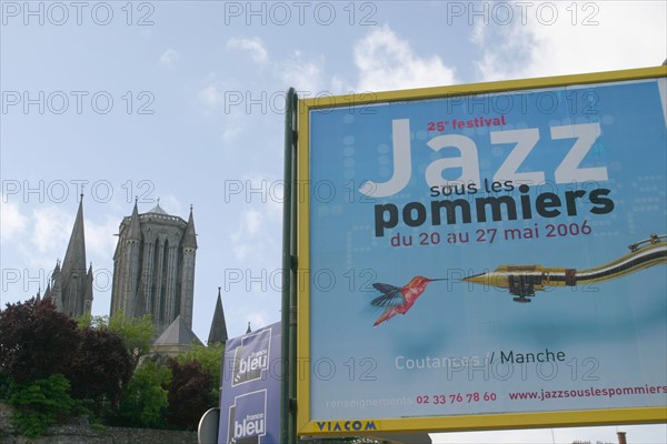 France, Basse Normandie, Manche, Cotentin, coutances, festival jazz sous les pommiers, mai 2006, affichage, cathedrale au fond,