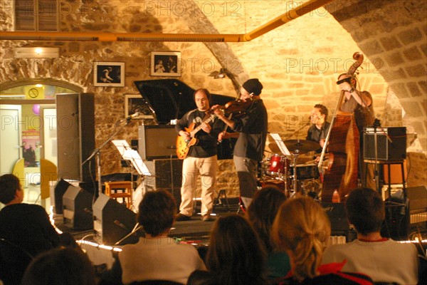 France, Basse Normandie, Manche, Cotentin, coutances, festival jazz sous les pommiers, mai 2006, caves des unelles, jazz club,