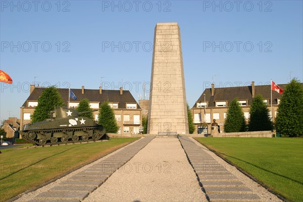 France, Basse Normandie, Manche, avranches, rond point Patton, hommage aux troupe du general americain, seconde guerre mondiale, liberation 1944, char, engin militaire,