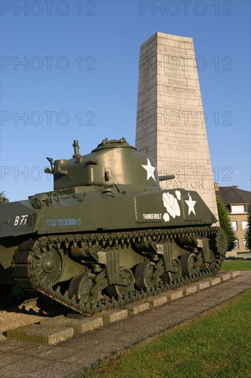 France, Basse Normandie, Manche, avranches, rond point Patton, hommage aux troupe du general americain, seconde guerre mondiale, liberation 1944, char, engin militaire,