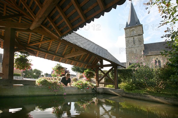 France, Basse Normandie, Manche, pays de saint lo, domjean, village fleuri 4 fleurs, clocher de l'eglise, lavoir, avec femme, personnage autorise,