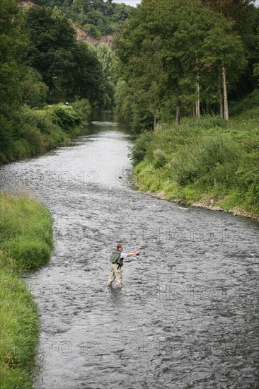 France, Basse Normandie, Manche, pays de saint lo, la chapelle sur vire, peche a la mouche autour des ecluses, riviere, pecheur, loisir,