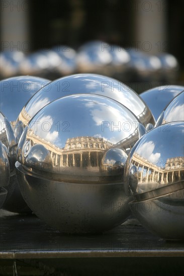 france, Paris 1 - palais royal - fontaines a boules de Pol Bury (1985)